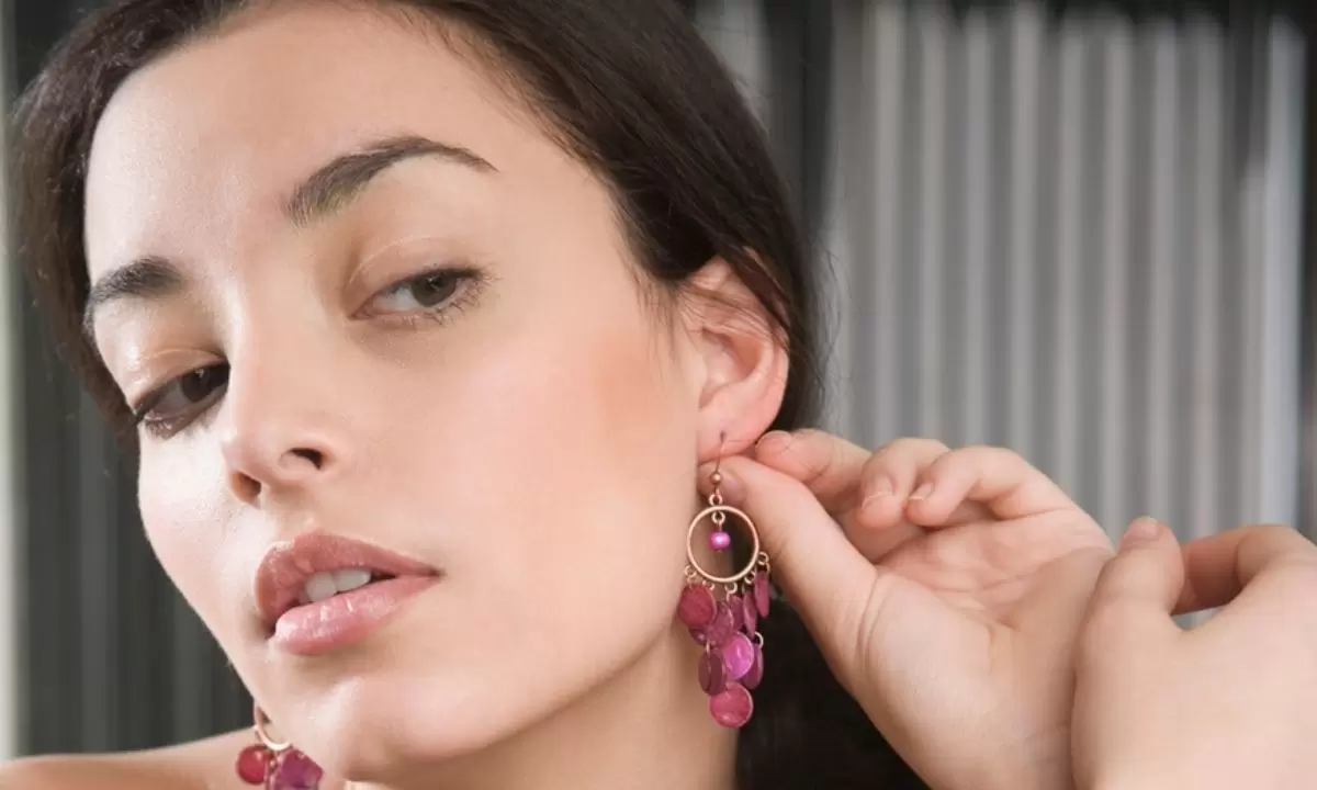 No More Irritation: Your Guide to the Best Earrings for Sensitive Ears
